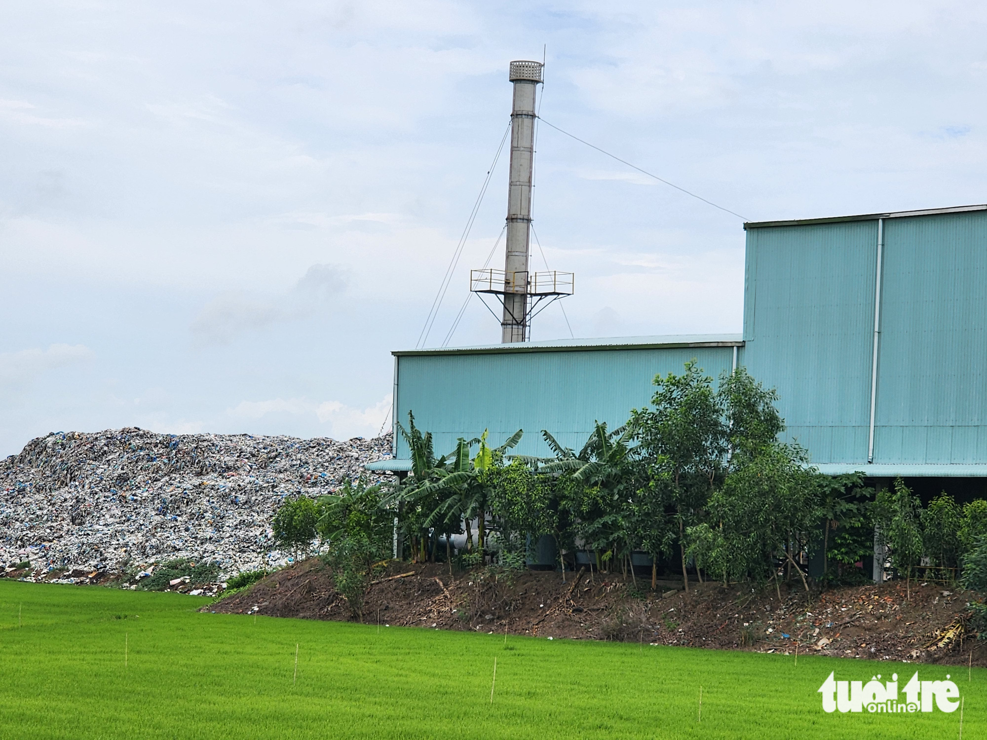 Overflowing refuse near idle garbage plant provokes public outcry in southern Vietnam