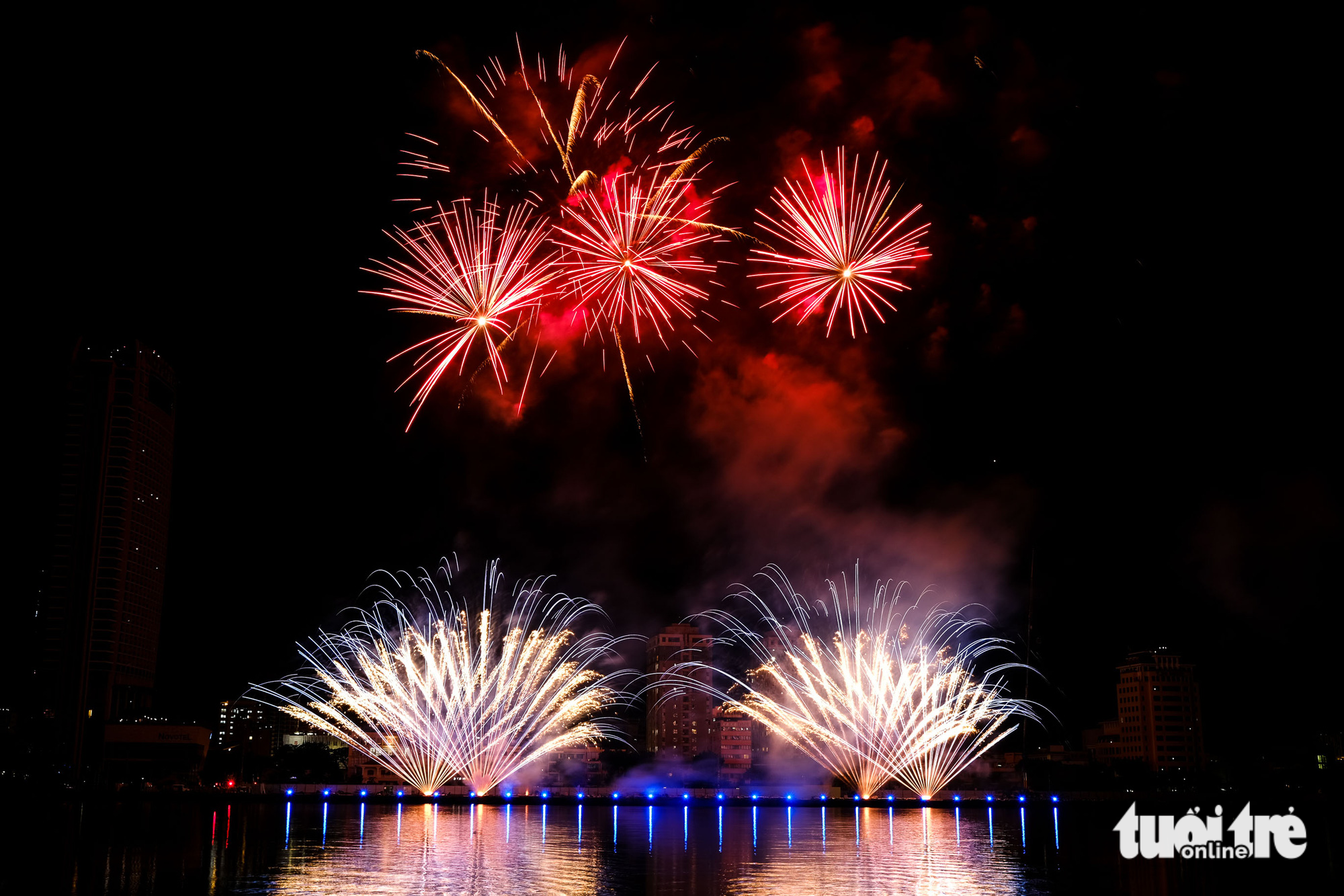 Australia, Italy pyrotechnic shows light up sky in Da Nang