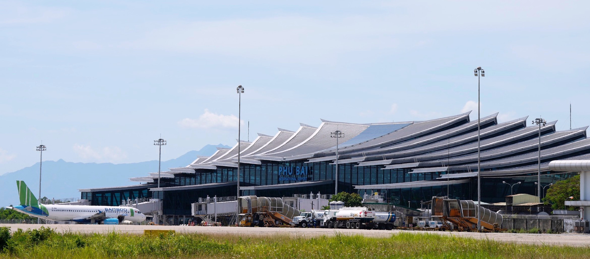 New airport terminal inaugurated in central Vietnam