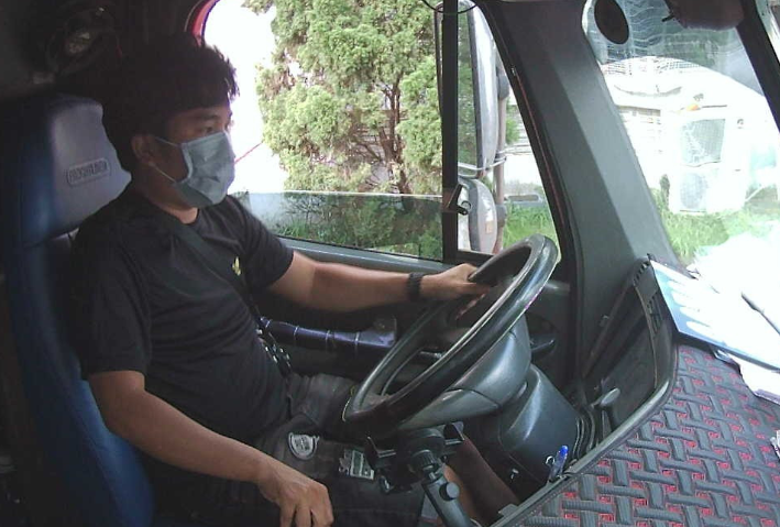 Trucker quits job after allegedly stealing over 2,400 pairs of shoes in Ho Chi Minh City