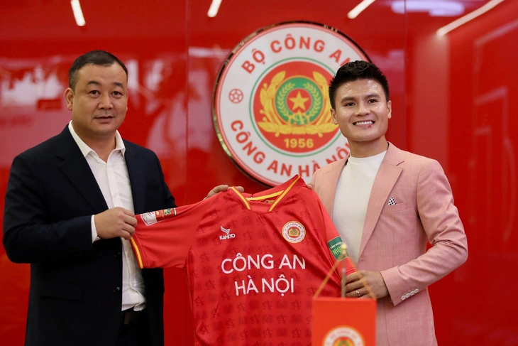 Vietnamese star midfielder rejoins national league after gloomy French season