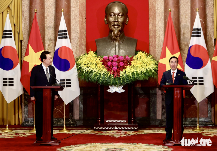 South Korean president says will ramp up aid to Vietnam