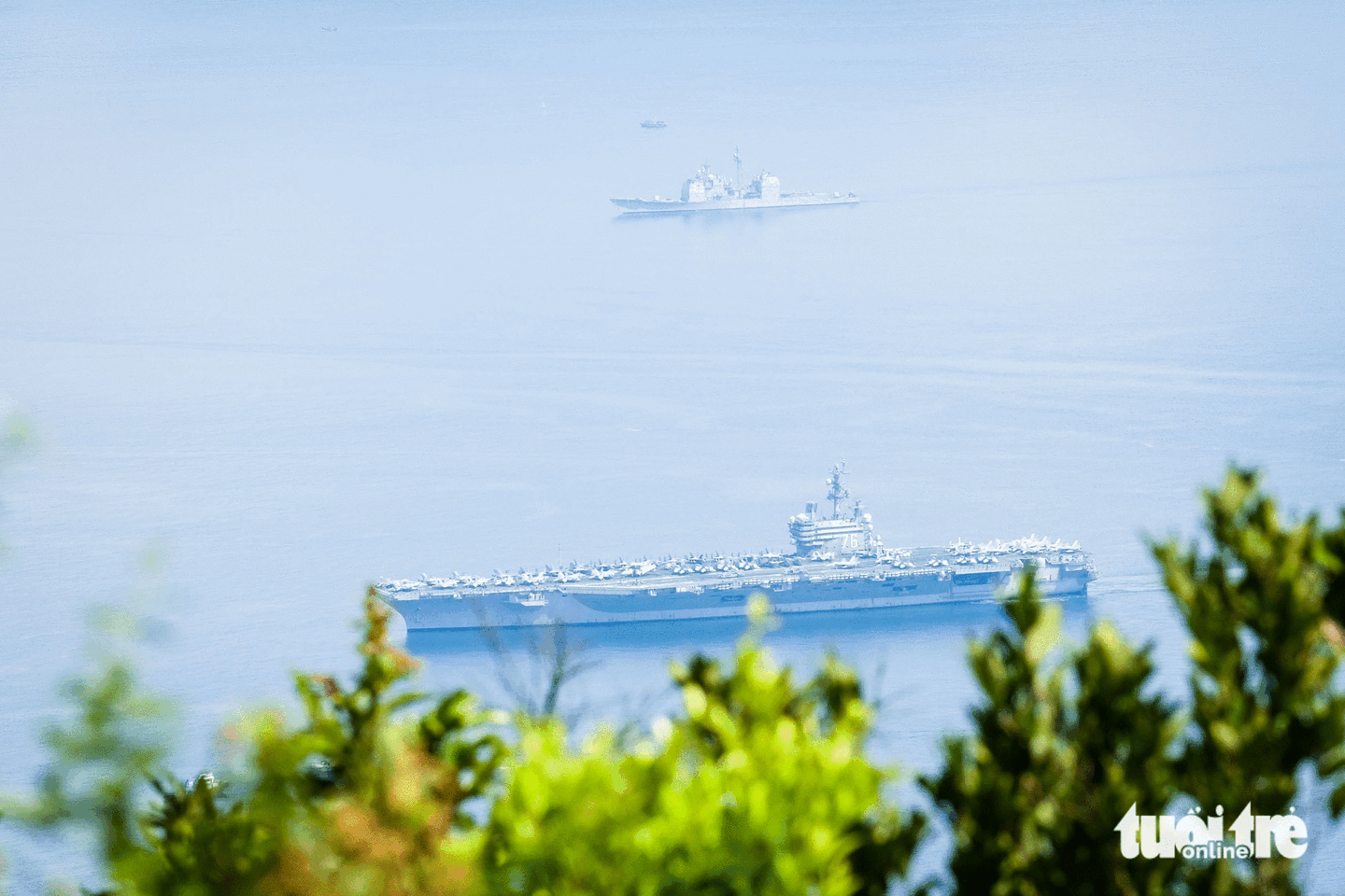 USS Ronald Reagan arrives in Da Nang