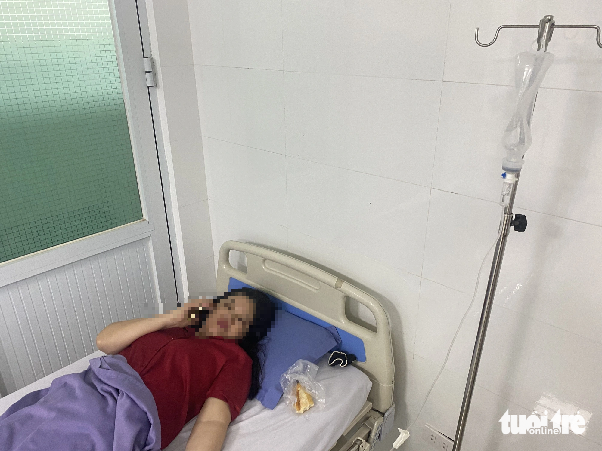 Unexplained food poisoning cases reported among large tourist group in Da Nang
