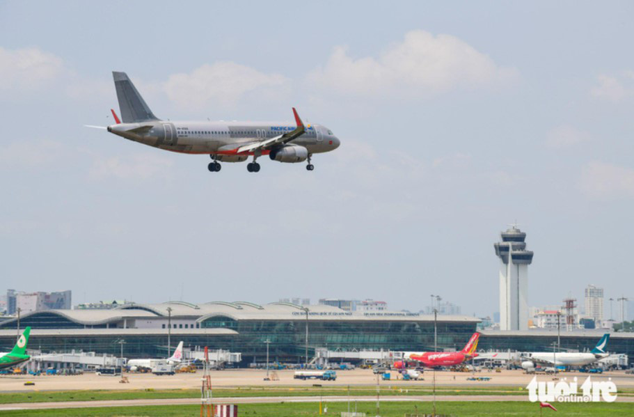 In Vietnam, passengers refuse domestic flight due to excessive heat