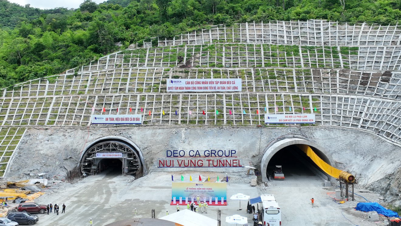 Excavation of major tunnel in south-central Vietnam expressway project completed