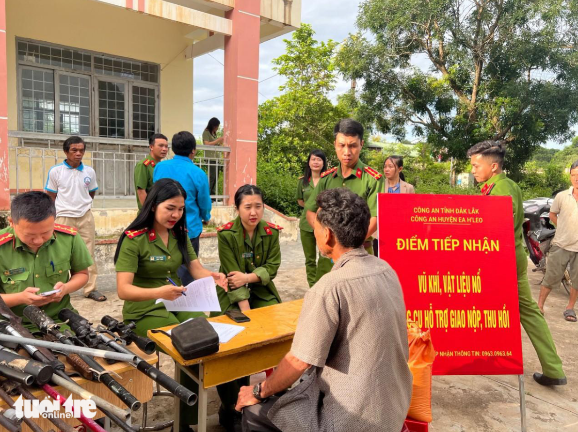 Vietnam’s Dak Lak collects over 300 homemade guns in exchange program