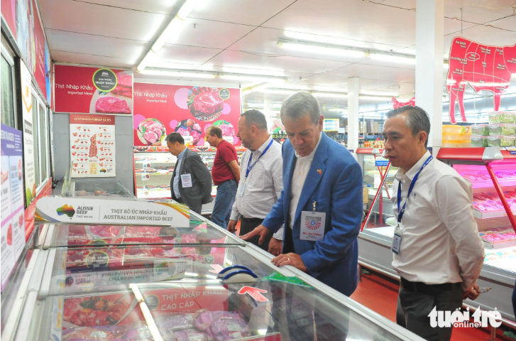 US state governor learns about Vietnamese consumers’ demands