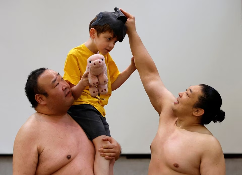 Japanese wrestler moves to Senegal to master ancient martial art