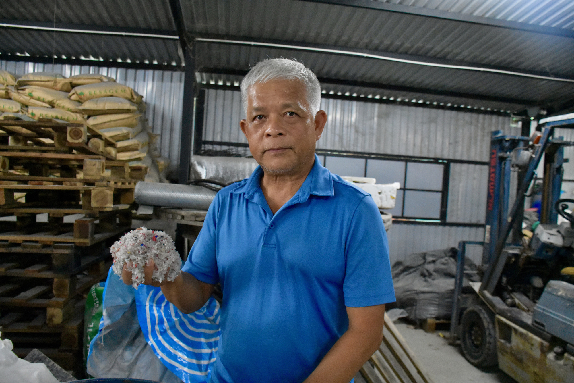 Vietnamese man turns plastic waste into wide range of applications