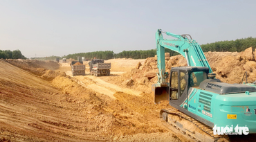 Lack of materials slows construction of trans-Vietnam expressway