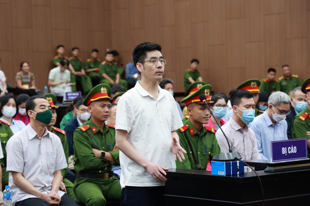 Hanoi procuracy, ex-investigator involved in repatriation flight scandal dispute over proof of latter’s alleged violations