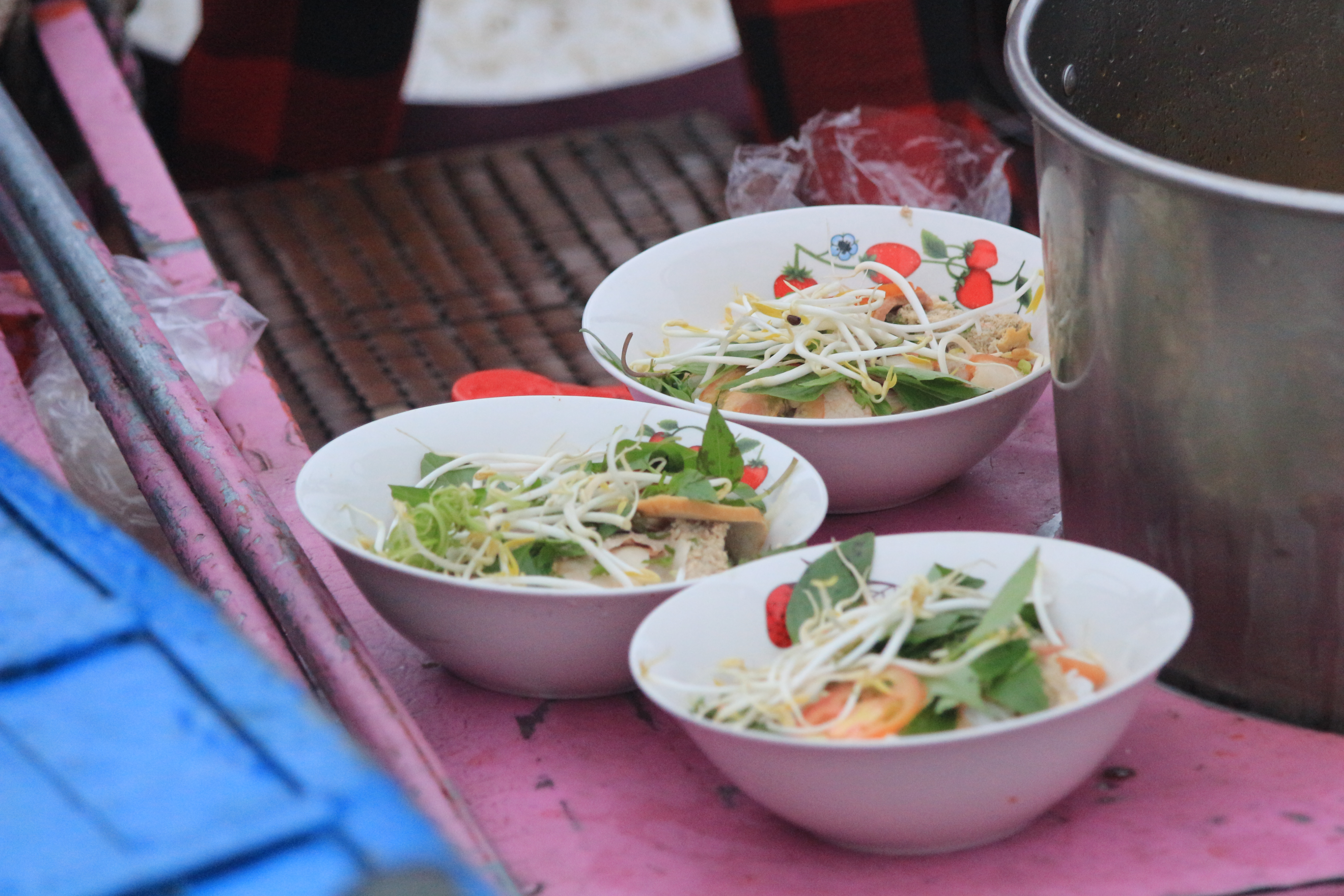 Food is served on a boat at a floating market in the Mekong Delta of Can Tho. Photo: Ray Kuschert / Tuoi Tre News