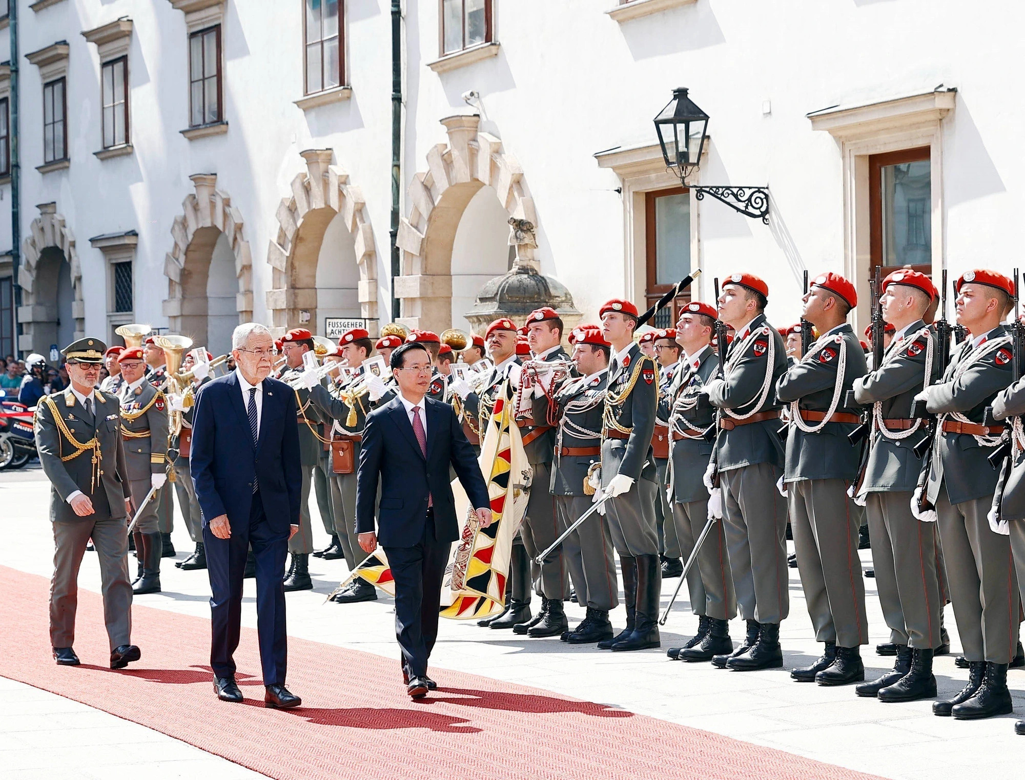 Austria holds welcome ceremony for Vietnamese state leader