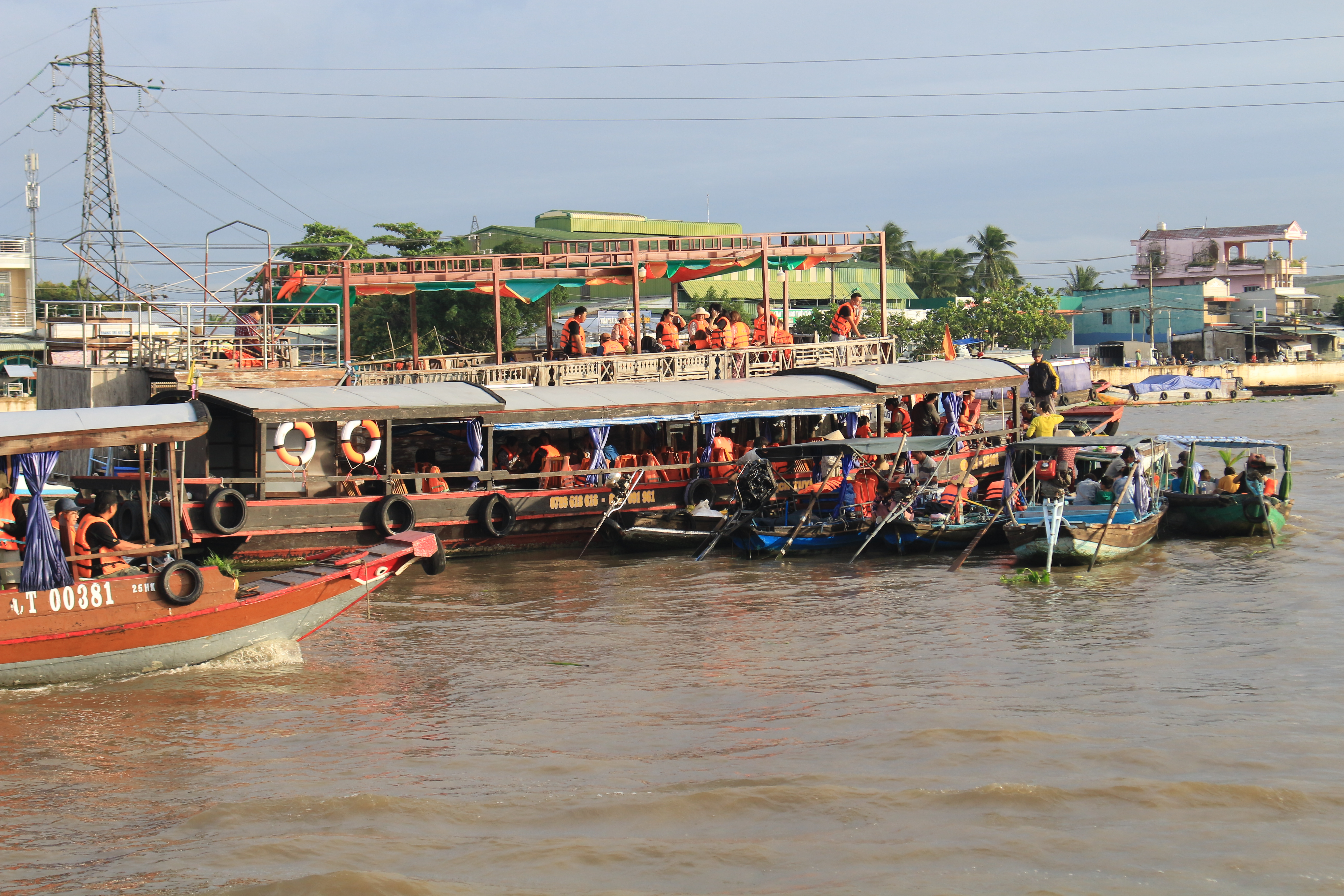 Floating market in Vietnam's Can Tho isn't dying, it's changing