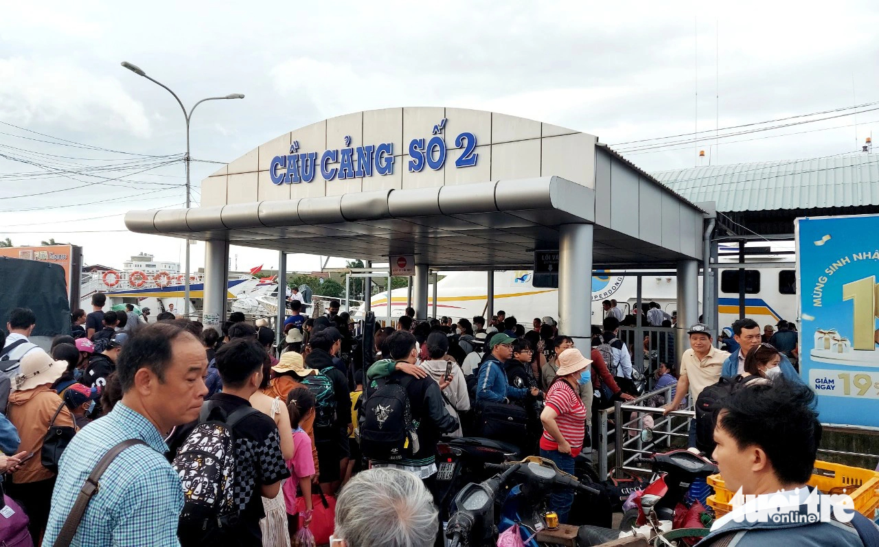 High-speed boat service to Vietnam’s Phu Quoc resumes as weather improves