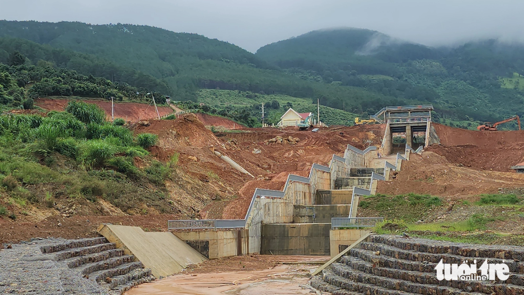 Vietnam’s Lam Dong evacuates residents as earth cracks hit reservoir