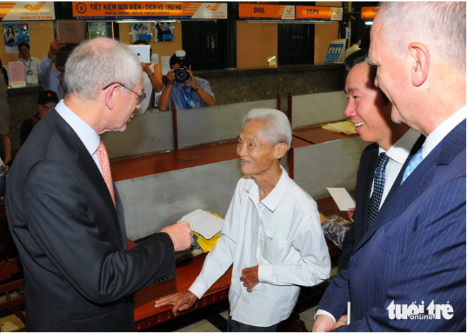 Last public letter writer at Saigon Central Post Office dies at 94