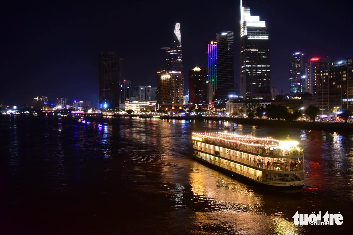 40 cruise ships, yachts join parade at Ho Chi Minh City River Fest