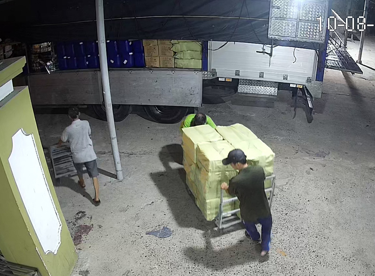 Over 4 tons of undocumented shisha tobacco uncovered en route to Ho Chi Minh City