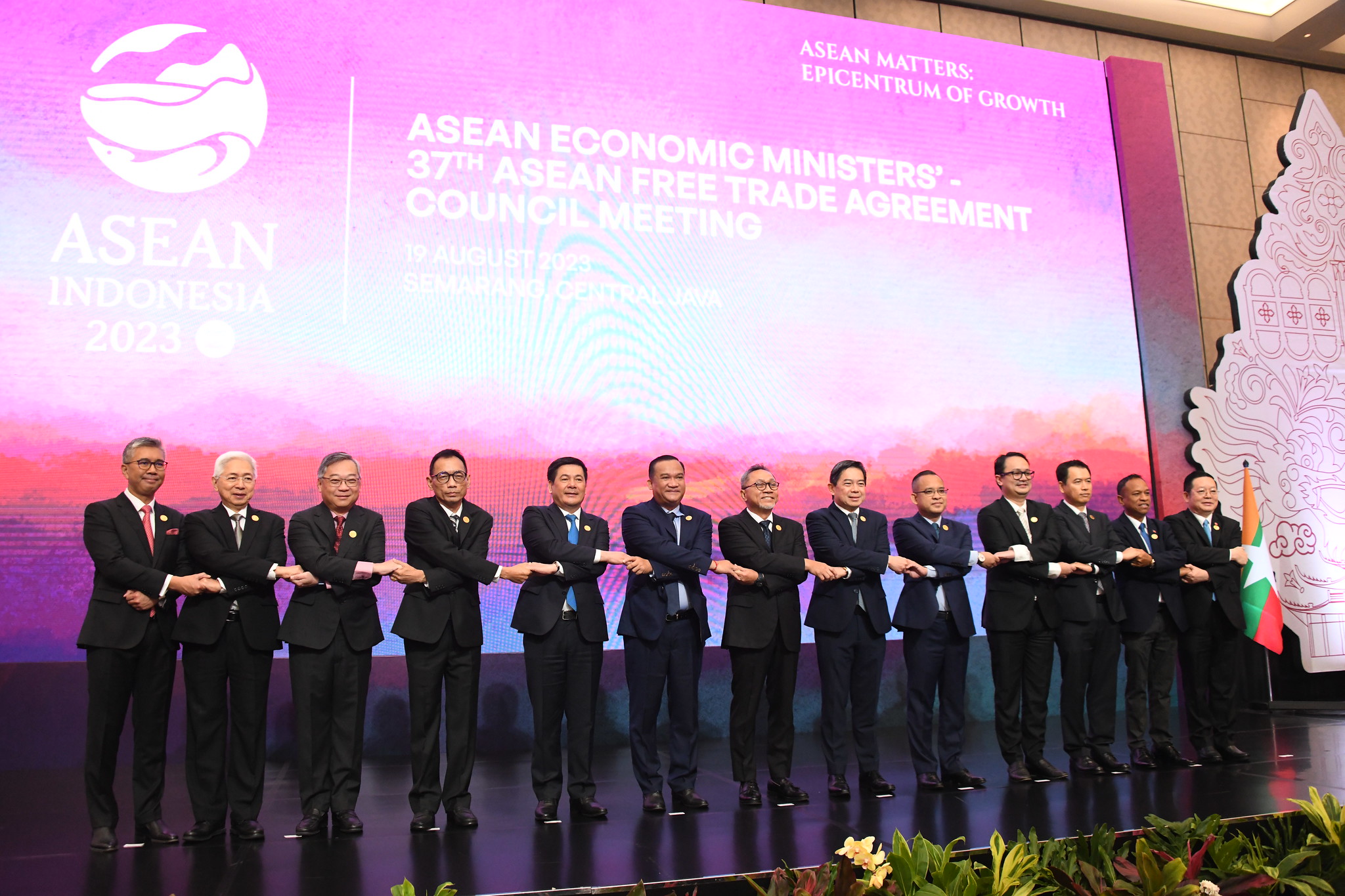 Vietnam makes positive contributions to ASEAN cooperation at AEM-55