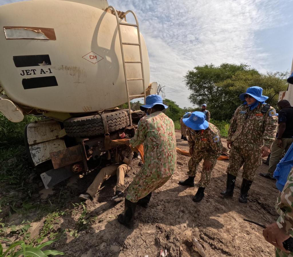 Vietnam’s engineering unit rescues stranded vehicles during UN mission in Abyei