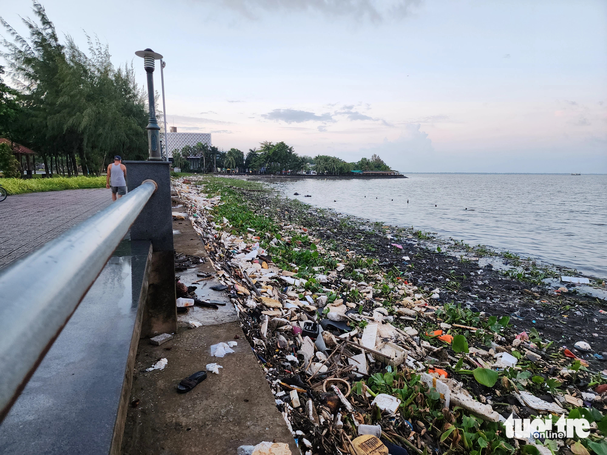 Waste, sewage stench fills coastline in Vietnam’s Kien Giang