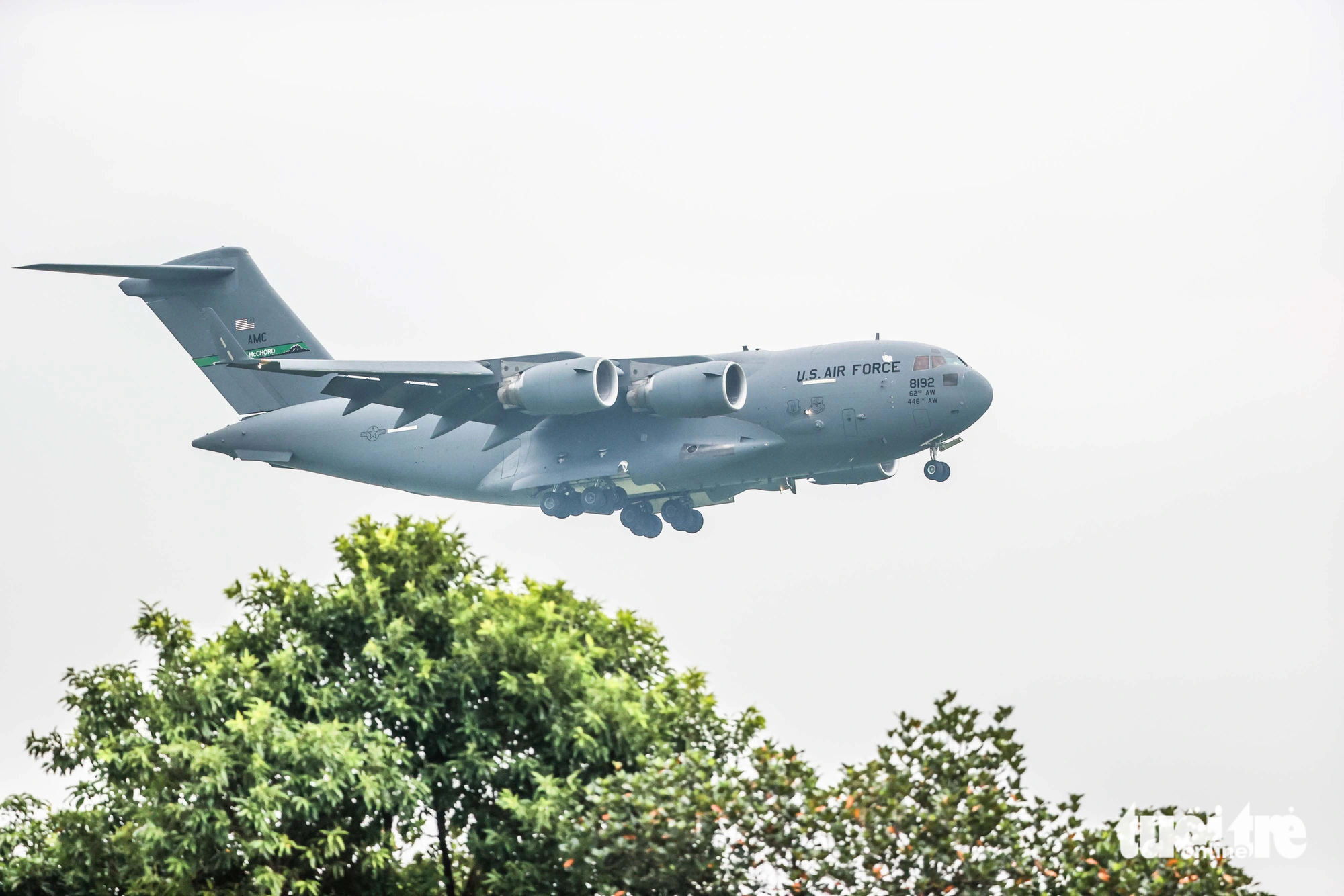 2 more aircraft transport supplies serving US President Biden’s visit to Hanoi