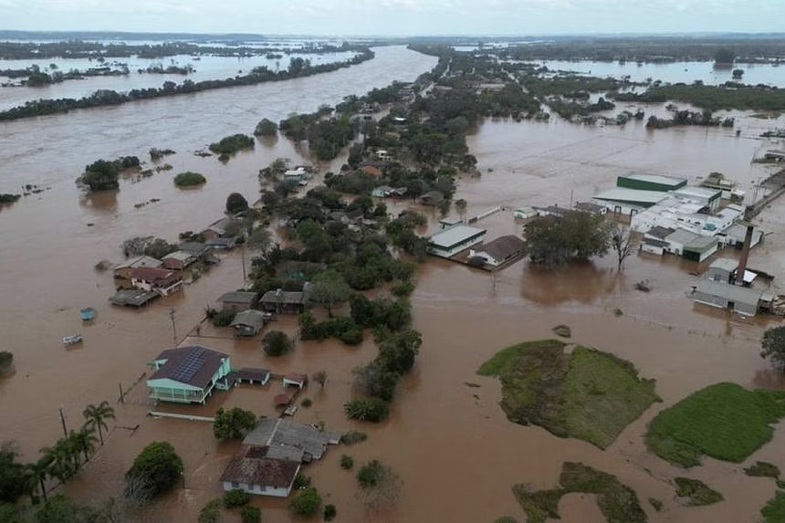 Cyclone batters southern Brazil, death toll from floods hits 36