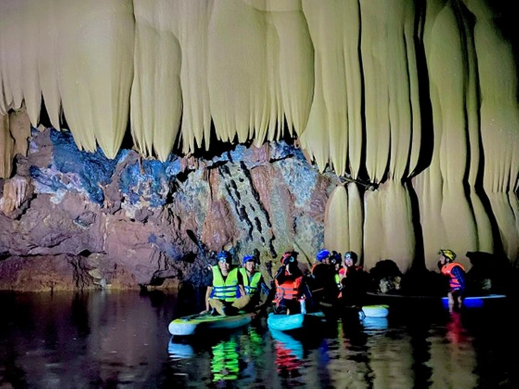 New cave with stunning stalactites discovered in central Vietnam