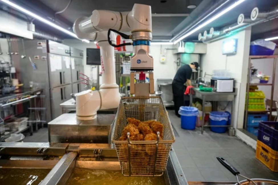 Robot fried chicken: entrepreneur seeks to improve S. Korea's favourite food