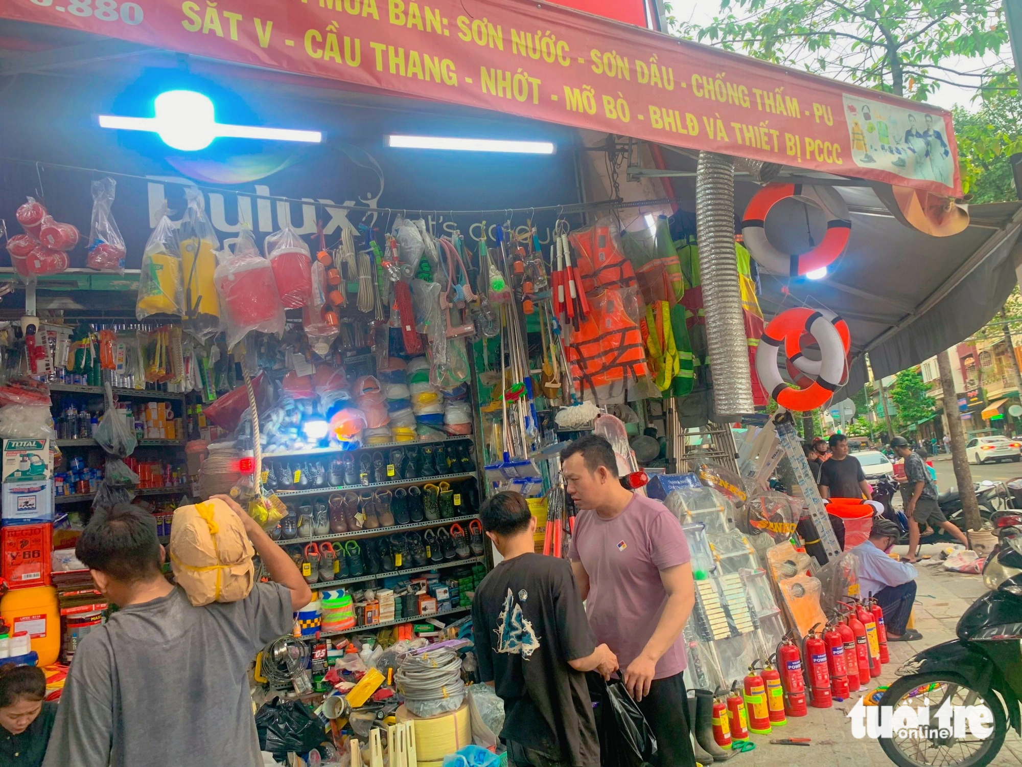Fire safety equipment sells like hot cakes in Ho Chi Minh City ...