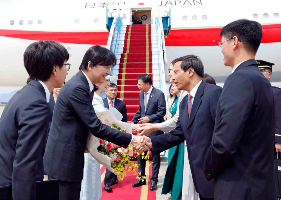 Japanese Crown Prince, Princess arrive in Vietnam