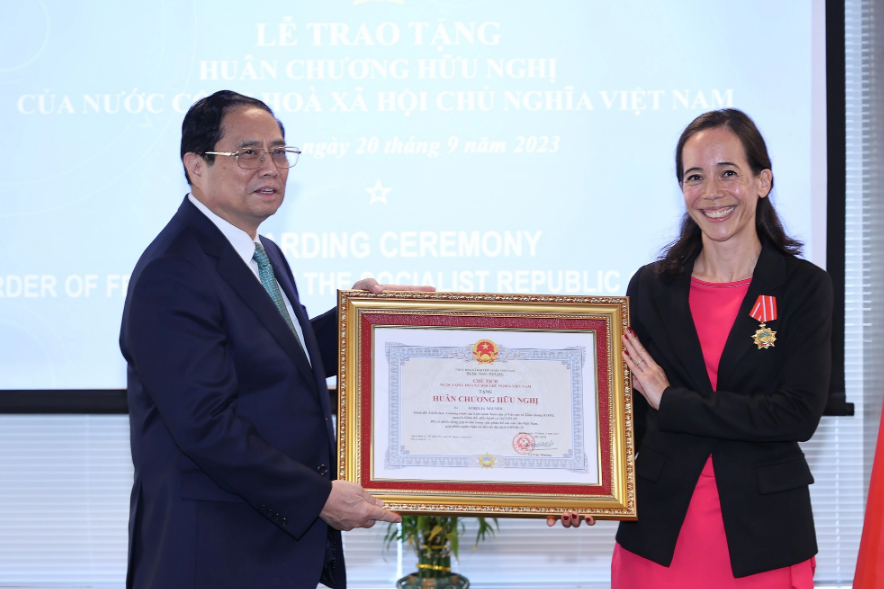 Vietnam PM presents Friendship Medal to vaccine executive