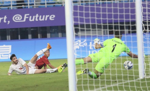 Vietnam suffer heavy defeat to Iran in Asian Games football