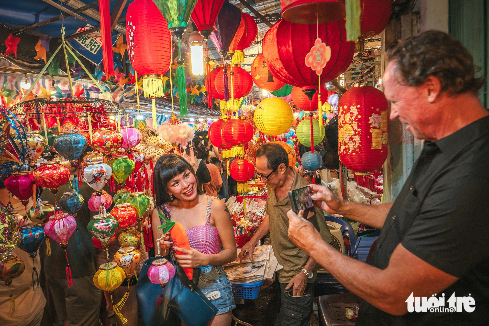 Lantern village in Ho Chi Minh City busy ahead of Mid-Autumn Festival