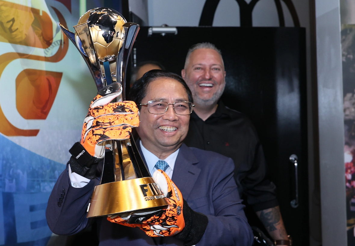 Vietnam PM visits Brazil’s top football club