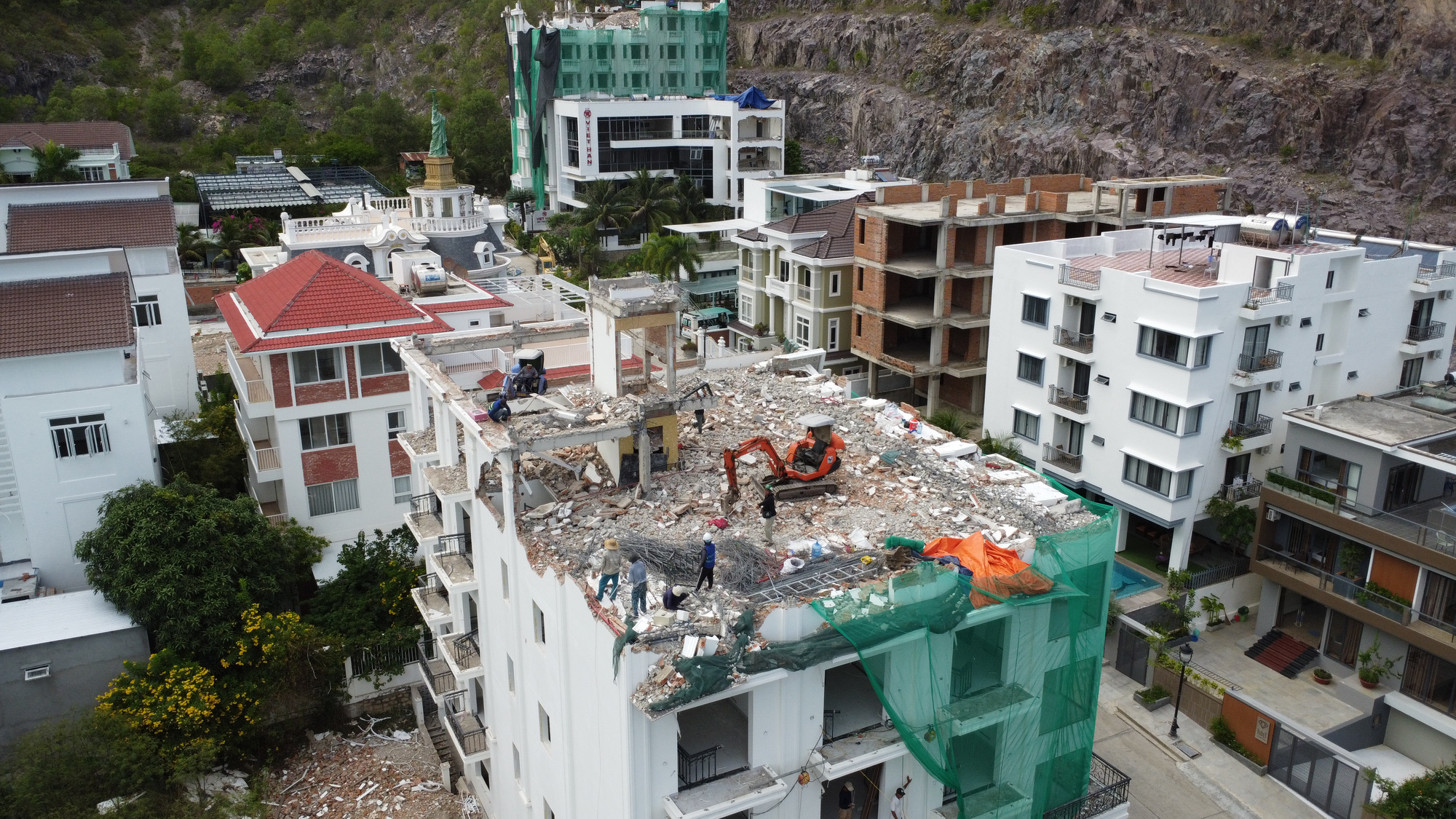 Vietnam’s Nha Trang dismantles 12 illegal villas