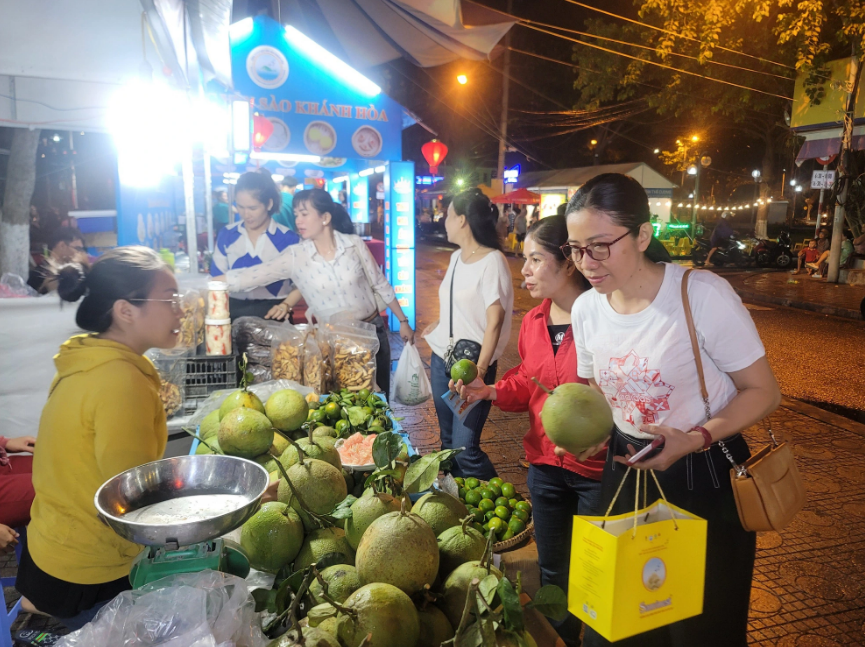 Visitors excited to explore new night markets in Vietnam’s Nha Trang