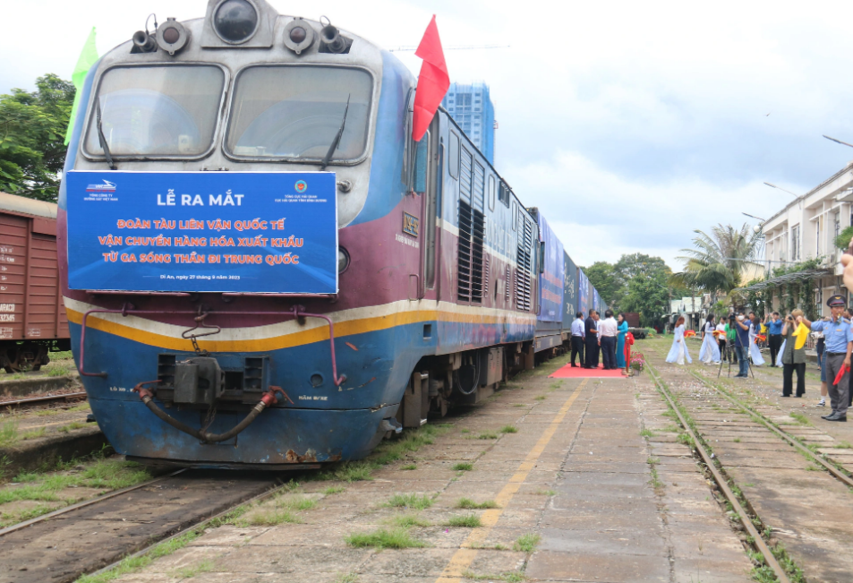 Vietnam’s Binh Duong launches int’l multimodal freight train to China