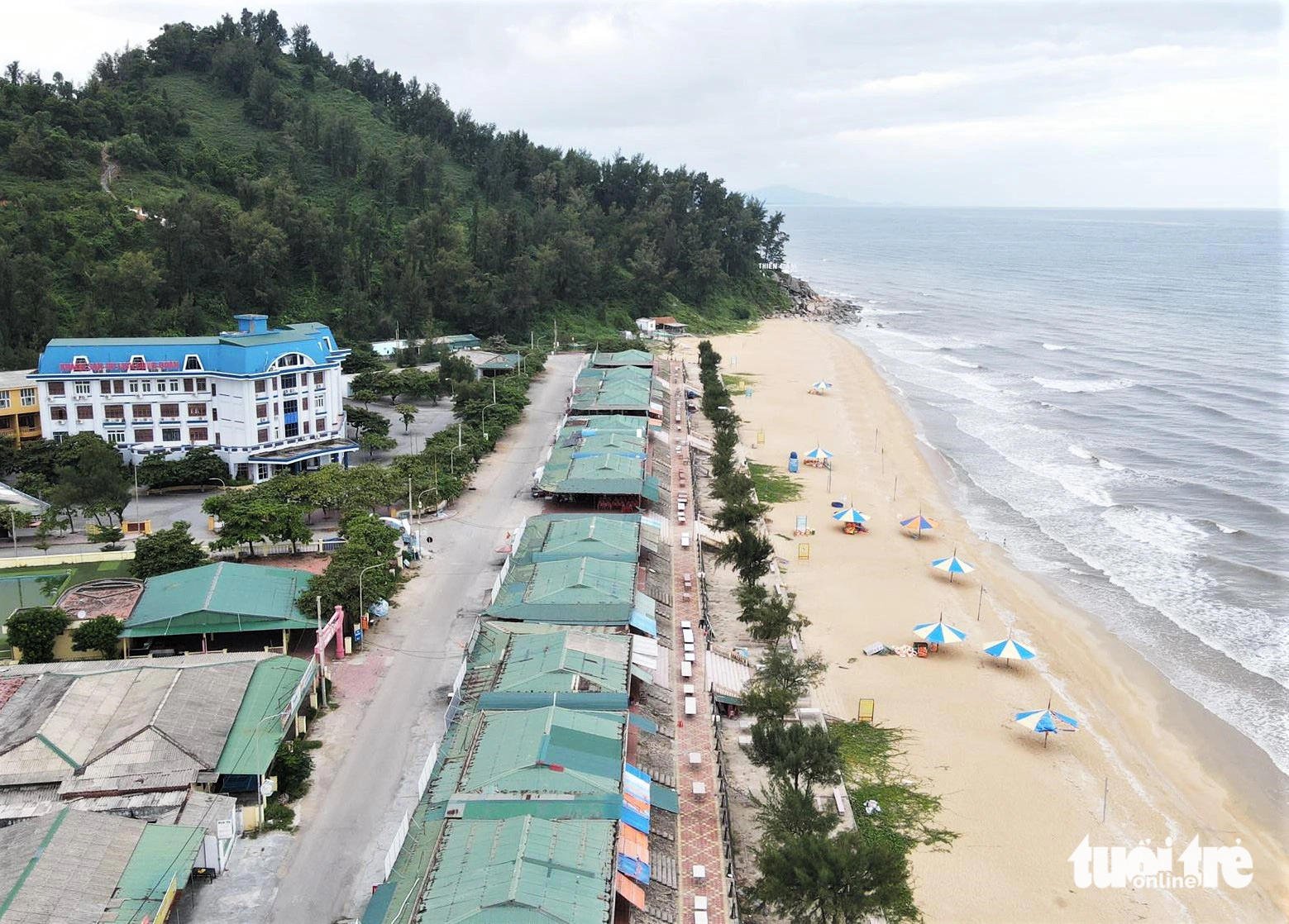 46 kiosks blocking beach view cleared in north-central Vietnam