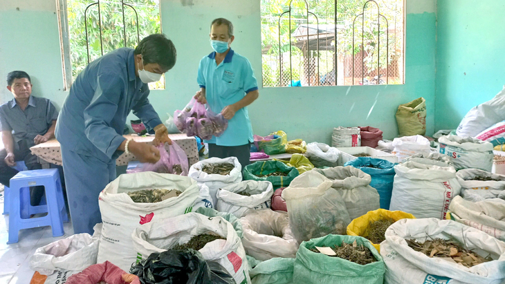 Married couple spend 2 decades collecting medicinal herbs for those in need