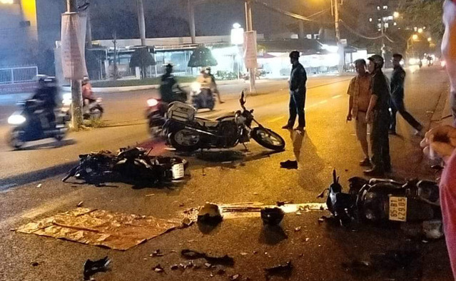 Motorcyclist killed, 3 injured in overnight head-on crash in central Vietnam