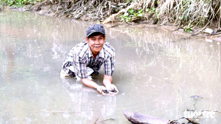 This blind fisherman has 3 decades reeling in fish in Vietnam's Mekong Delta
