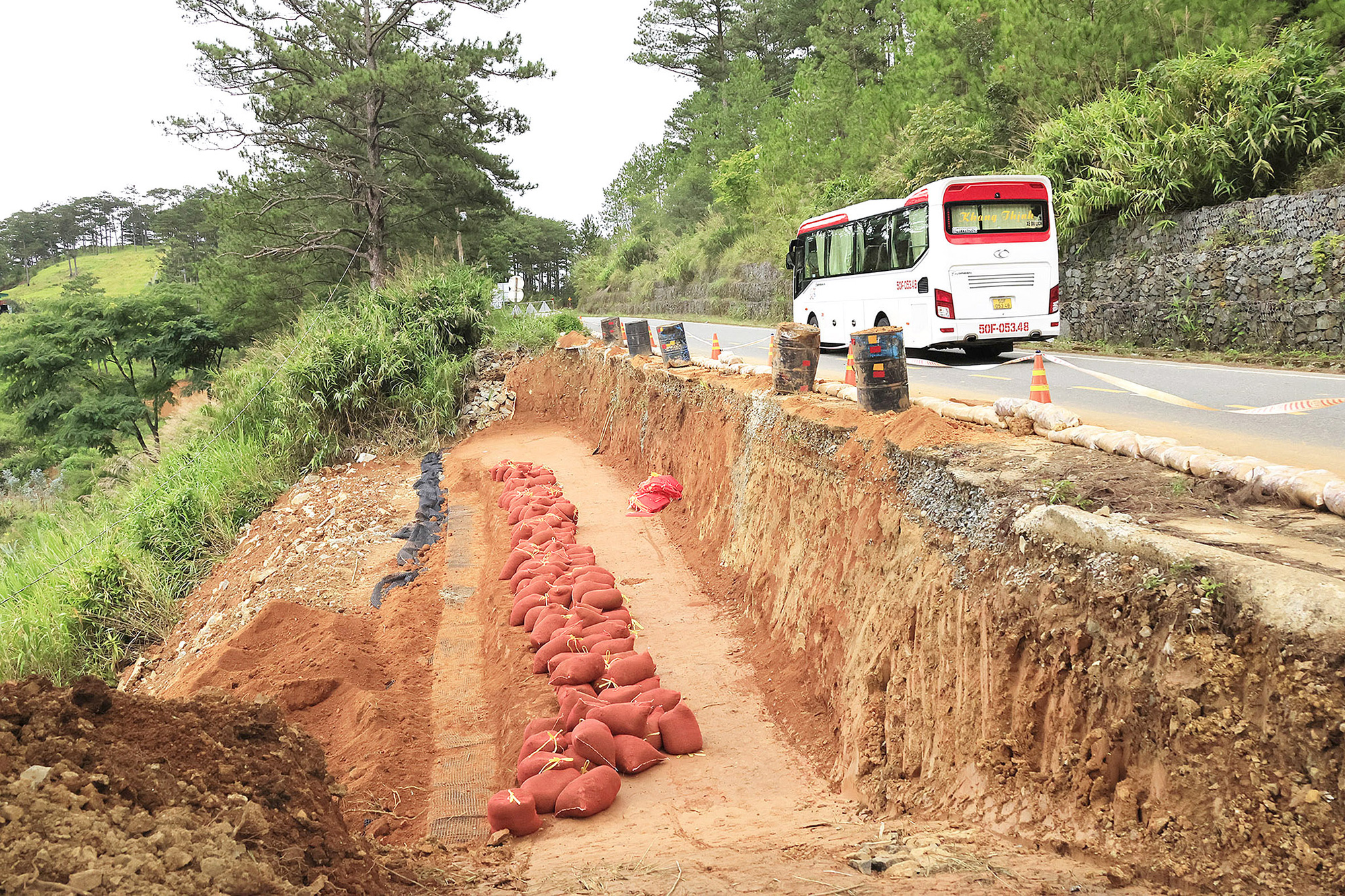 Failing road infrastructure harms Vietnam’s top tourist destinations