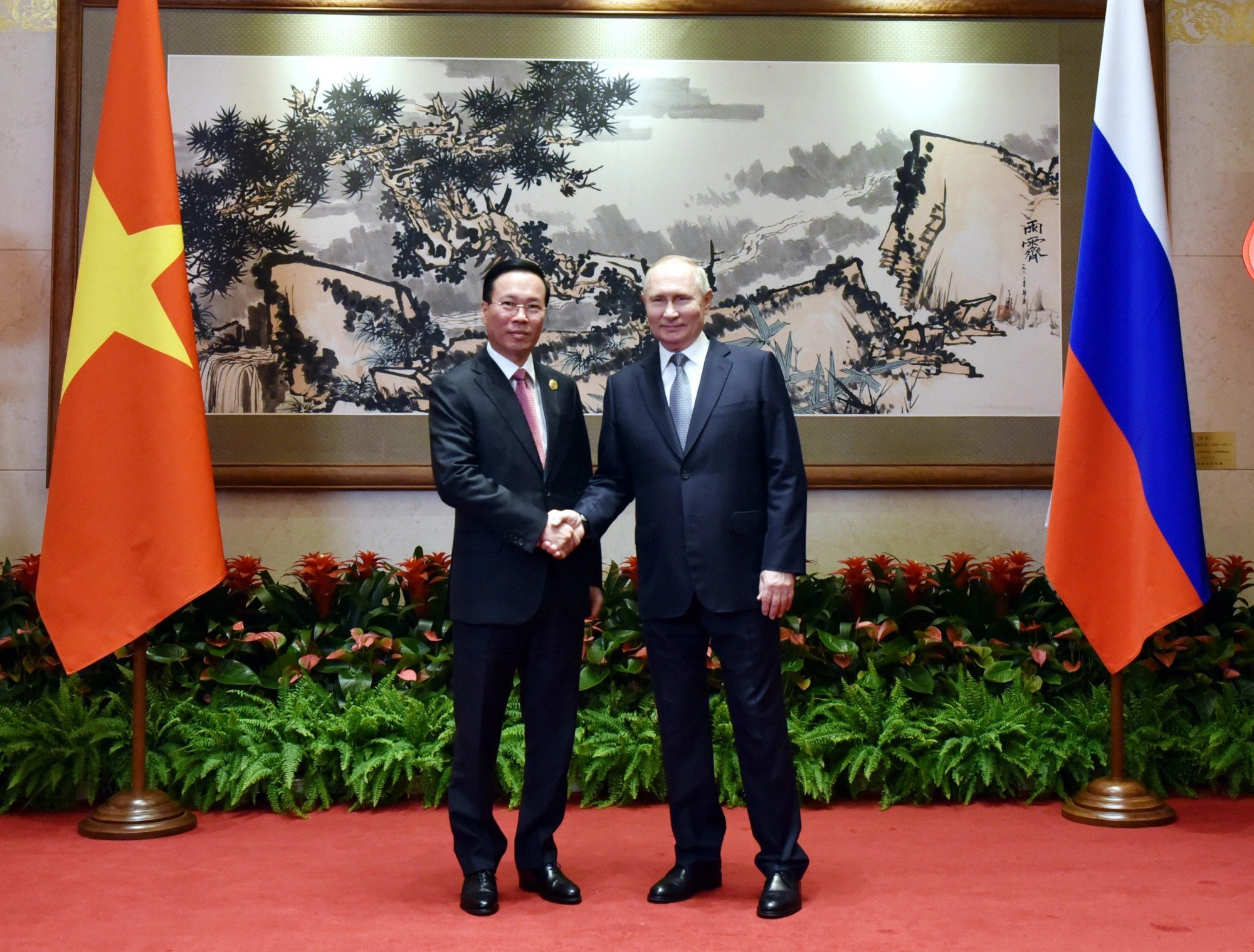 President Vo Van Thuong invites President Vladimir Putin to visit Vietnam