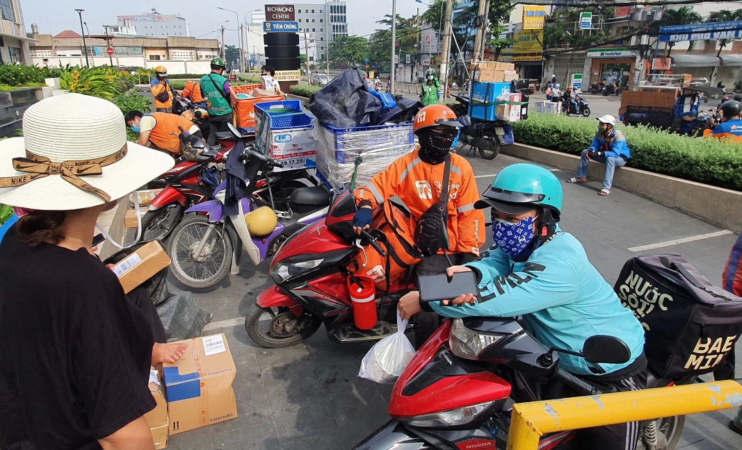 Tech-based food delivery companies lose foothold in Vietnam