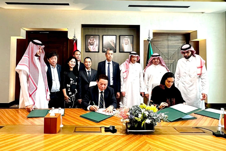 Vietnam, Saudi Arabia ink deal to boost tourism cooperation, eye visa waiver