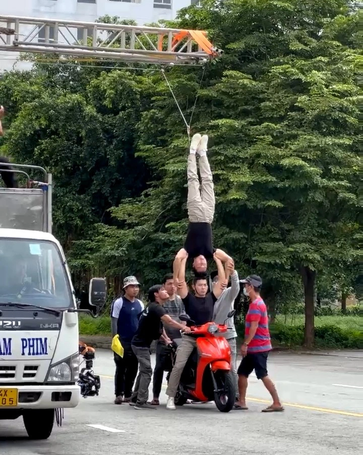 Acrobats Giang Brothers summoned for doing head-to-head balancing act while riding scooter in Ho Chi Minh City