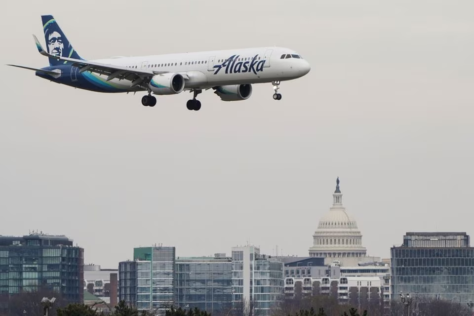 Alaska Airlines flight diverts after off-duty pilot attempts to disable engines